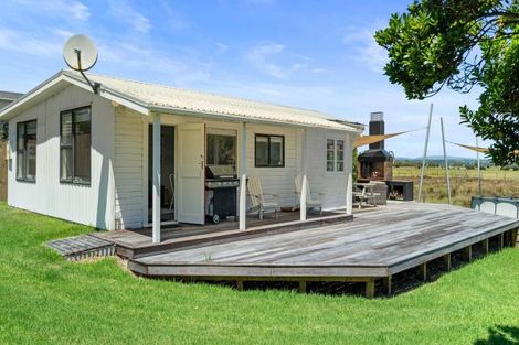 Photo of property in 188 Pukehina Parade, Pukehina, 3189