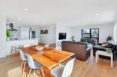 Photo of property in 2/13 Delamare Court, Sunnynook, Auckland, 0632