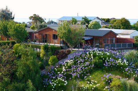 Photo of property in 25 Pine Ridge Terrace, Waikanae Beach, Waikanae, 5036