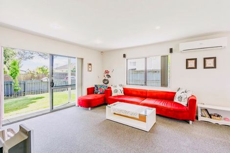 Photo of property in 2 Braeburn Place, Takanini, 2112
