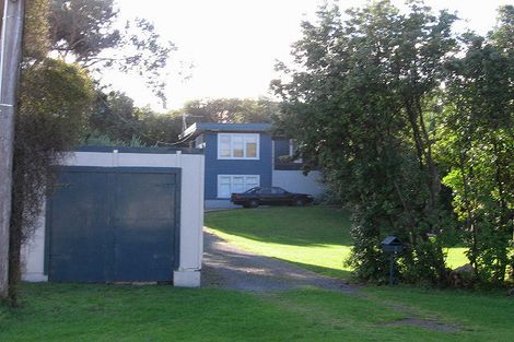 Photo of property in 3 Hona Street, Waikanae Beach, Waikanae, 5036