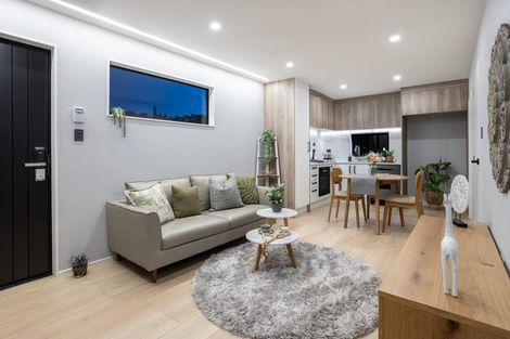 Photo of property in 1 Tacitus Place, Totara Vale, Auckland, 0629