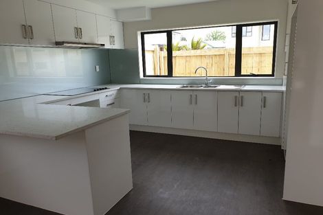 Photo of property in 16 Millcroft Lane, Ranui, Auckland, 0612