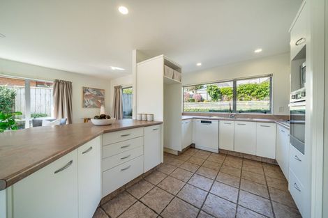 Photo of property in 12 Lanyon Place, Whitby, Porirua, 5024