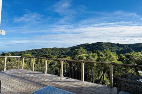 Photo of property in 8 Pendrell Road, Piha, New Lynn, 0772