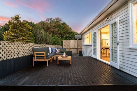 Photo of property in 23 Lucknow Terrace, Khandallah, Wellington, 6035