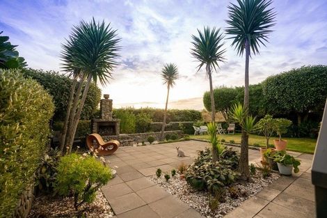 Photo of property in 6 Waiheke Street, Waikanae Beach, Waikanae, 5036