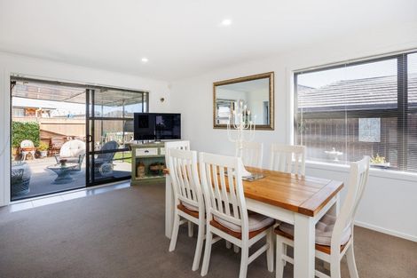 Photo of property in 18 Medallion Court, Kelvin Grove, Palmerston North, 4414