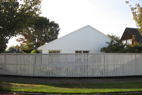 Photo of property in 8 Moorpark Place, Ilam, Christchurch, 8041