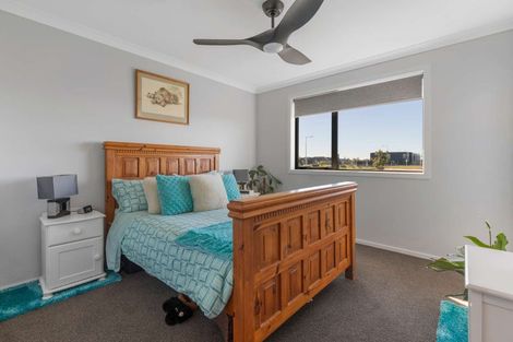 Photo of property in 32 Sabre Street, Papamoa Beach, Papamoa, 3118