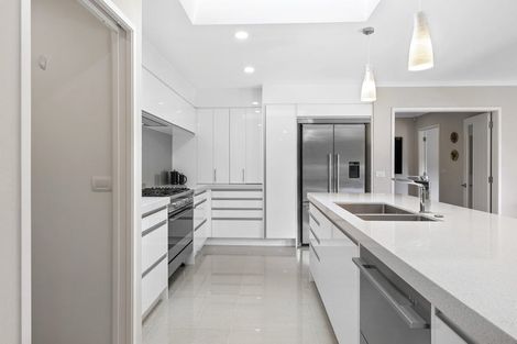 Photo of property in 12 Anderson Way, Highlands Park, New Plymouth, 4312