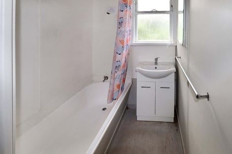 Photo of property in 16 Komata Grove, Waitangirua, Porirua, 5024