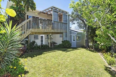 Photo of property in 8 Towra Place, Botany Downs, Auckland, 2010