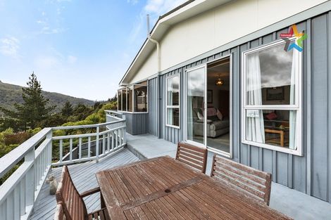Photo of property in 33 Kingsley Street, Stokes Valley, Lower Hutt, 5019