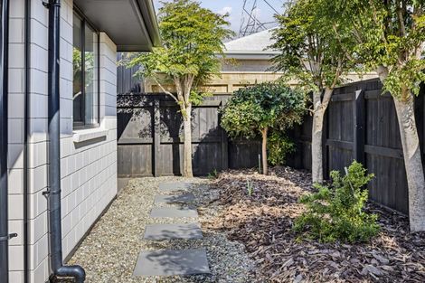 Photo of property in 5 Aheahea Way, Hurworth, New Plymouth, 4310