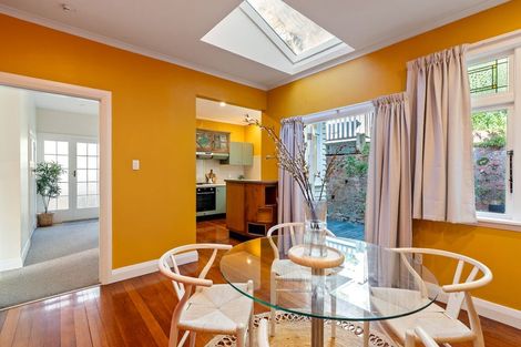 Photo of property in 82 Mortimer Terrace, Brooklyn, Wellington, 6021