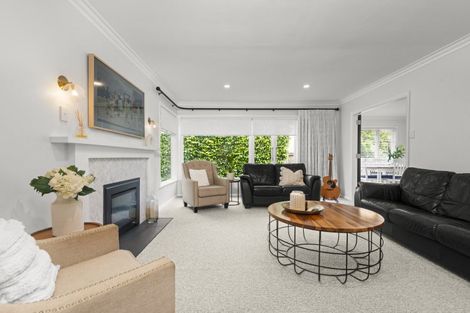 Photo of property in 11 Athlone Place, Hokowhitu, Palmerston North, 4410