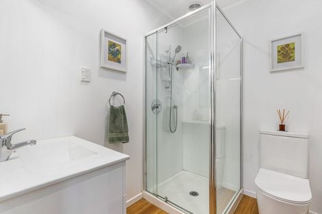 Photo of property in 18 Temuri Place, Glendene, Auckland, 0602