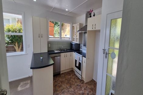 Photo of property in 4 Beverley Grove, Paparangi, Wellington, 6037