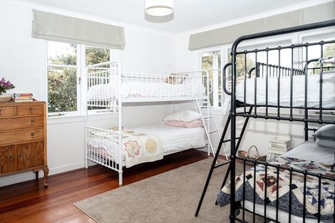 Photo of property in 77 Queen Street, Northcote Point, Auckland, 0627