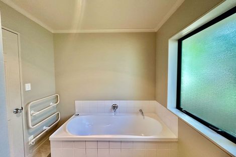 Photo of property in 16 Pitoitoi Avenue, Greenhithe, Auckland, 0632