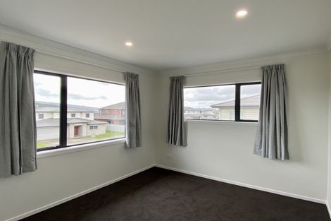 Photo of property in 13 Saint Vincent Terrace, Grenada Village, Wellington, 6037