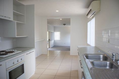 Photo of property in 8 Styca Place, Sunnyvale, Auckland, 0612