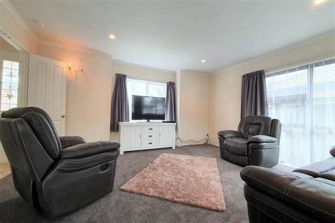 Photo of property in 1/21 Glanworth Place, Dannemora, Auckland, 2016