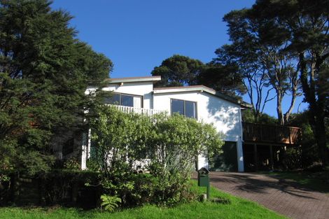 Photo of property in 5 Longfellow Parade, Glen Eden, Auckland, 0604