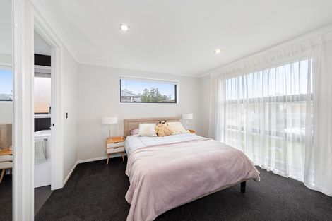 Photo of property in 8 Te Roera Place, Riverhead, 0820