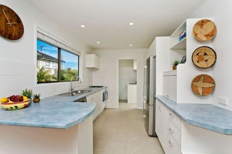 Photo of property in 59a Sunset Road, Totara Vale, Auckland, 0632