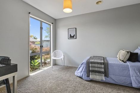 Photo of property in 92 Saint James Drive, Huntington, Hamilton, 3210