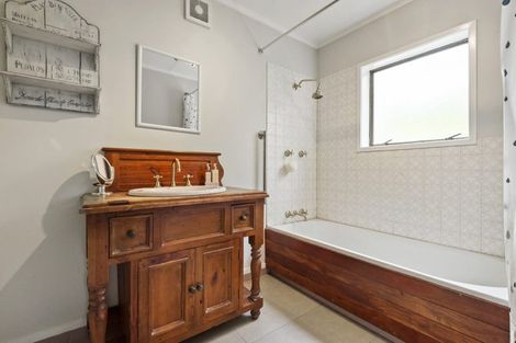 Photo of property in 2/52 Saddleback Rise, Murrays Bay, Auckland, 0630