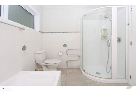 Photo of property in 24 Holt Avenue, Torbay, Auckland, 0630