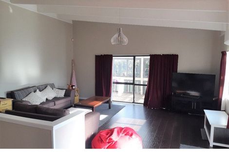 Photo of property in 2/20 Waverley Avenue, Glenfield, Auckland, 0629