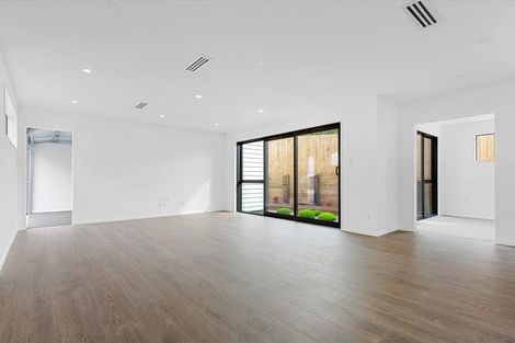 Photo of property in 41 Golf Road, New Lynn, Auckland, 0600