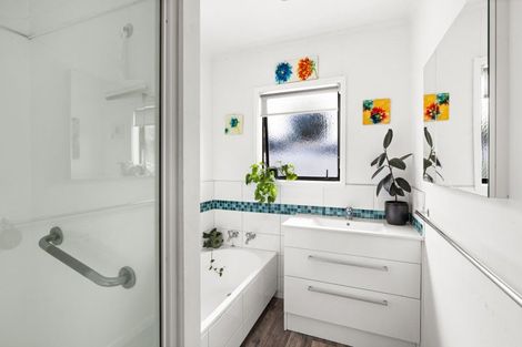 Photo of property in 5 Cormack Place, Greenmeadows, Napier, 4112