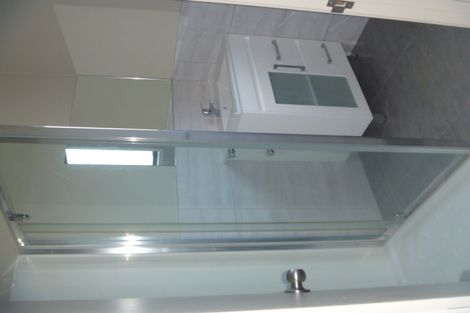 Photo of property in 1/8 Senecio Place, Weymouth, Auckland, 2103