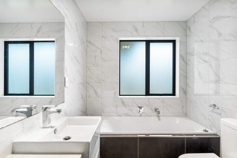 Photo of property in 5 Kahika Grove, Huapai, Kumeu, 0810