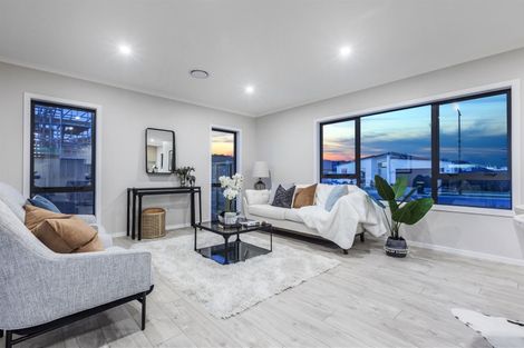 Photo of property in 8 Vogwill Road, Kumeu, 0810