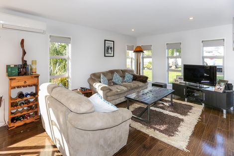 Photo of property in 64 Isabella Drive, Pukekohe, 2120