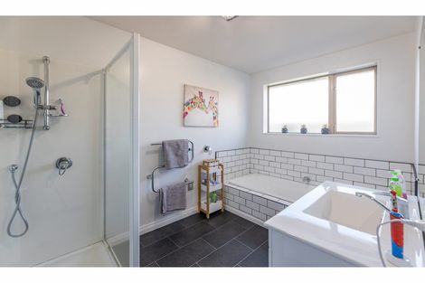 Photo of property in 10 Coolspring Way, Redwood, Christchurch, 8051