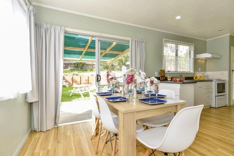 Photo of property in 66 Captain Scott Road, Glen Eden, Auckland, 0602