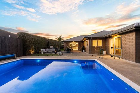 Photo of property in 14 Will Street, Huapai, Kumeu, 0810