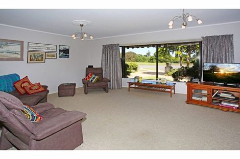 Photo of property in 8 Godwit Place, Waiuku, 2123