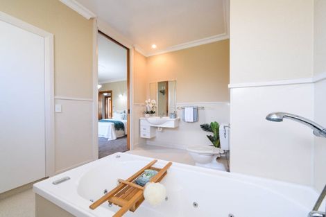 Photo of property in 18 Mahoe Avenue, Takaro, Palmerston North, 4410