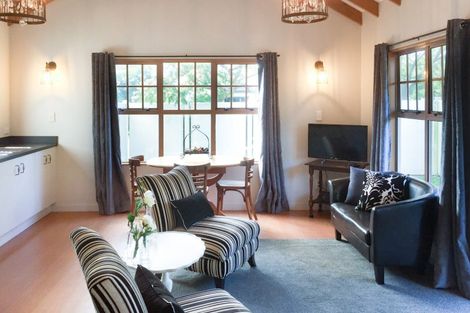 Photo of property in 5 Waicola Drive, Fitzherbert, Palmerston North, 4471