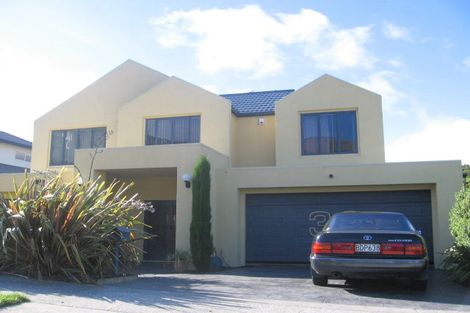 Photo of property in 32 Amesbury Drive, Churton Park, Wellington, 6037