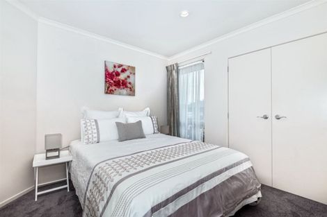 Photo of property in 21 Nimstedt Avenue, Oteha, Auckland, 0632