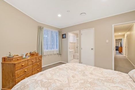 Photo of property in 43 Mack Place, Red Hill, Papakura, 2110